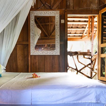 Mentawai Surf Camp Muarasiberut Exterior foto